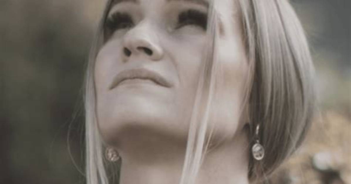 Lyrics Translations of Gleerious By