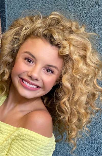 Mallory James Mahoney Movie, Bio, Wiki, Age, Boyfriend, Mallory, and Net Worth