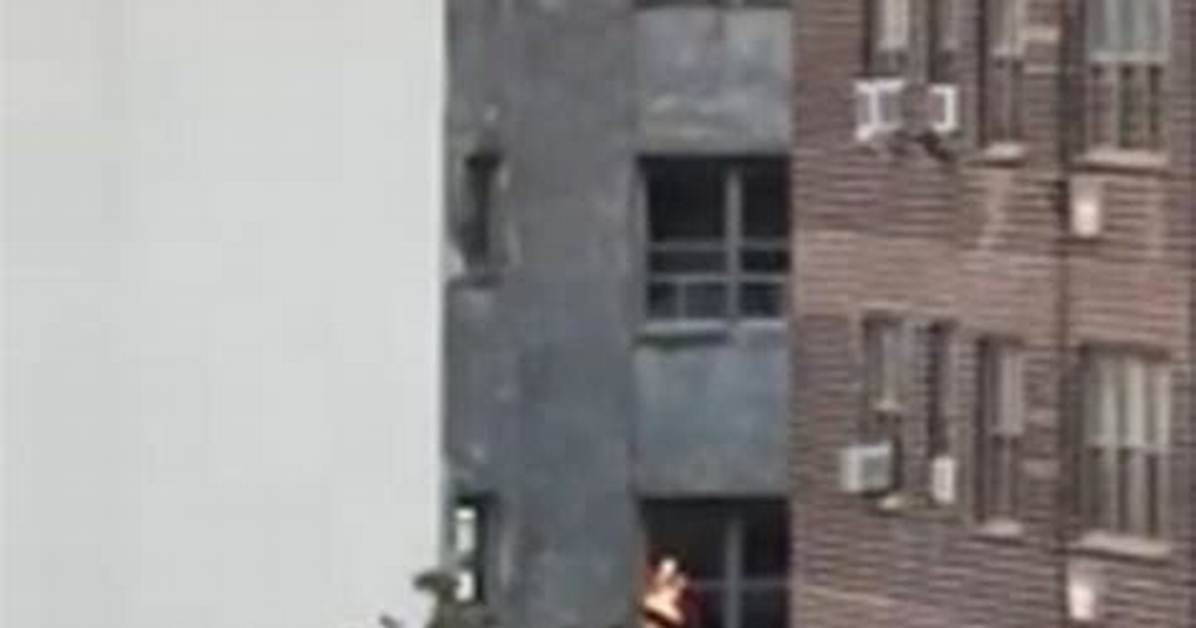 Man Calls 911 over Apartment Fire, Turns out to Be a Yule Log Video on Tv