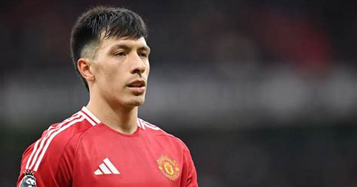 Man United Lisandro Martinez Ignores Criticism Worries About His