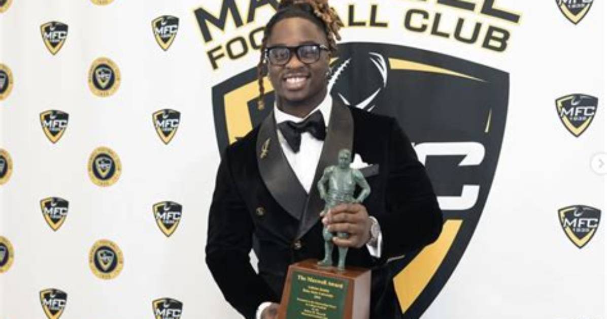 Maxwell Award Adds 10 To