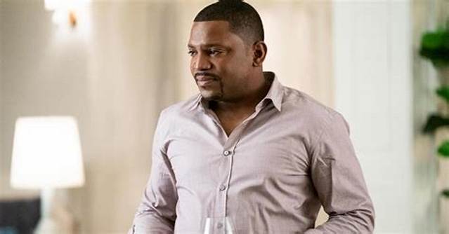 Mekhi Phifer on Bringing "Cool Dad" Back for 'Love, Victor' Season 2