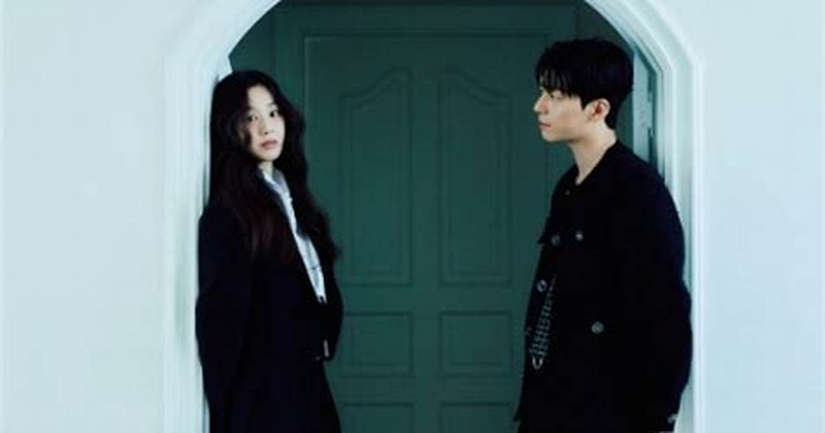Mesmerizing Chemistry Between Jung Ryeo-Won and Lee Dong-Wook
