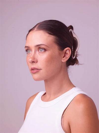 Mia Tomlinson Height, Weight, Net Worth, Age, Birthday, Wikipedia, Who, Instagram, Biography