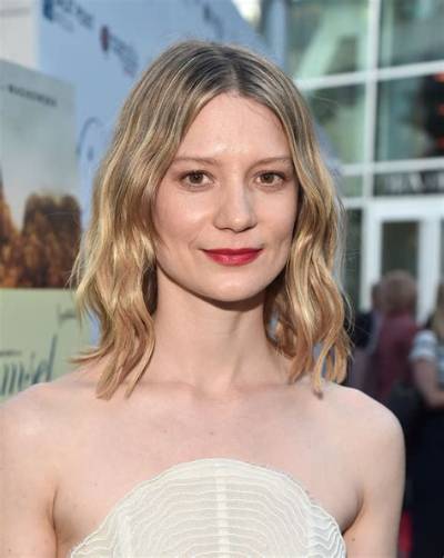 Mia Wasikowska- Wiki, Age, Height, Net Worth, Boyfriend, Ethnicity