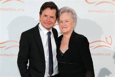 Michael J. Fox Remembers His Mom 2 Weeks After Her Death at ‘Back to the Future’ Comic-Con Panel