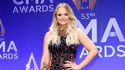 Miranda Lambert's Captivating Selfies: a Glimpse into Her Personal Style and Life