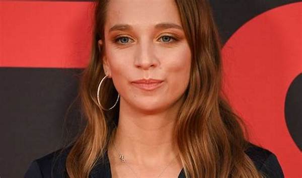 Molly Windsor Biography, Age, Parents, Cheat, New Drama, Movies and Tv Shows
