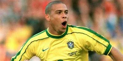 Nazario Ronaldo: the Story of a Football Legend