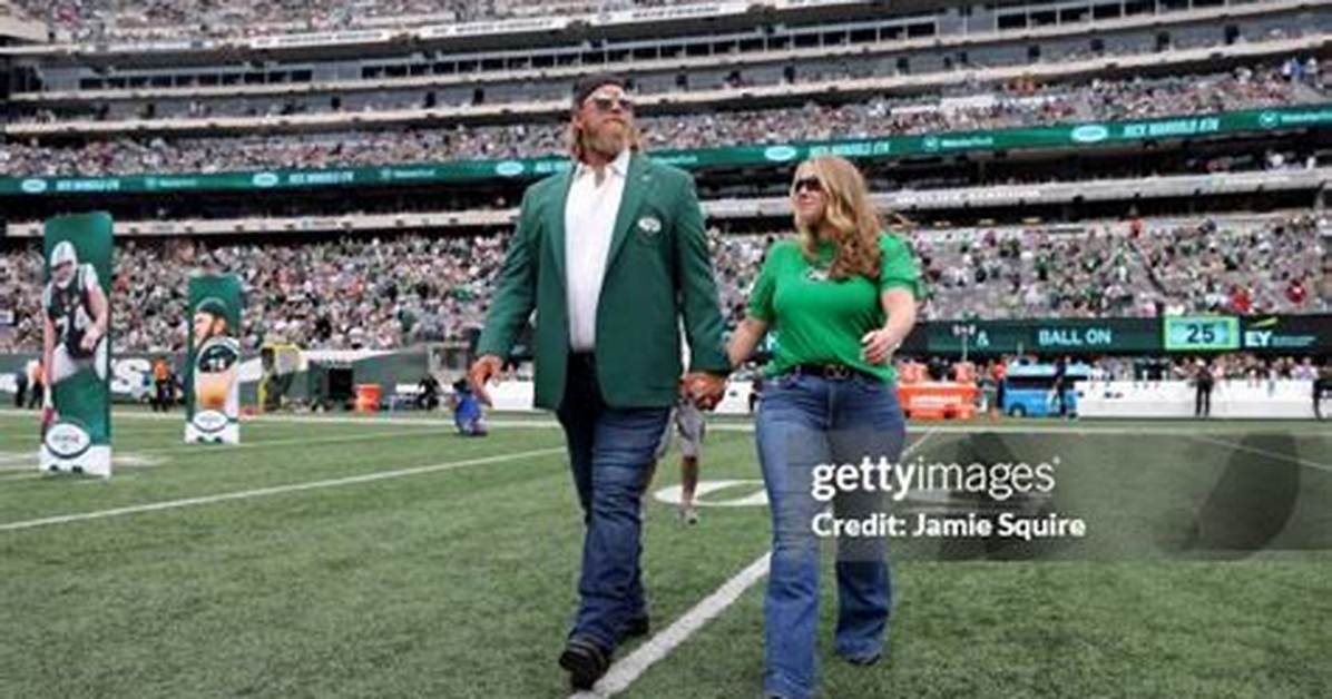 Nick Mangold Wife Jennifer Mangold Loves a Family Barbecue
