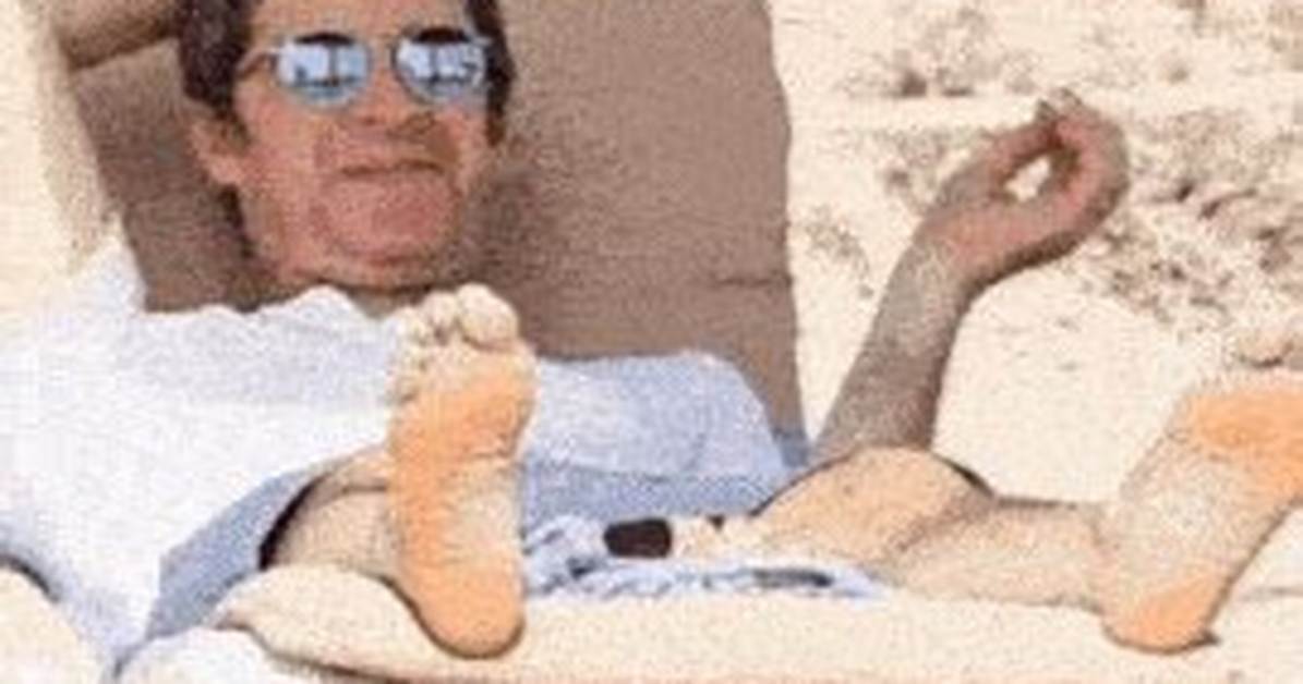 Noel Gallagher Feet: a Closer Look at the Iconic Musician's Hidden Story