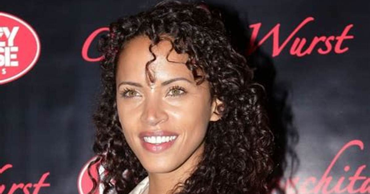 Noemie Lenoir Height Weight Measurements Bra