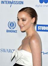 Phoebe Dynevor – Biography, Facts & Life Story