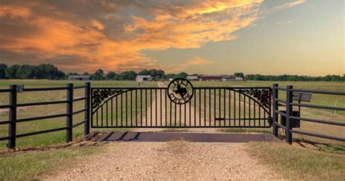 Pipe Ranch Entrance Ideas | Homesteady