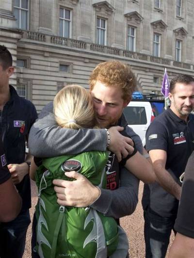 Prince Harry Needed a ‘Small Hug’ at King Charles’ Coronation: Body Language Expert