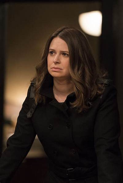 Quinn Perkins (Lindsay Dwyer): Scandal Character Profile