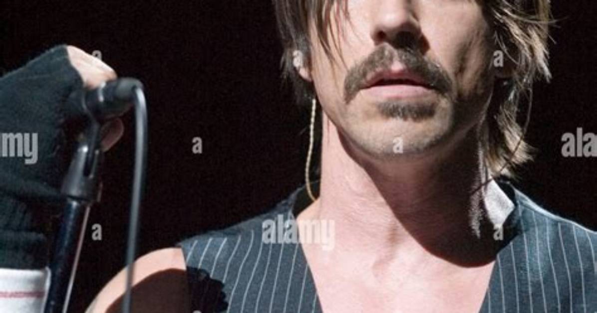 Red Hot Chili Peppers Lead Singer: Anthony Kiedis - Biography & More