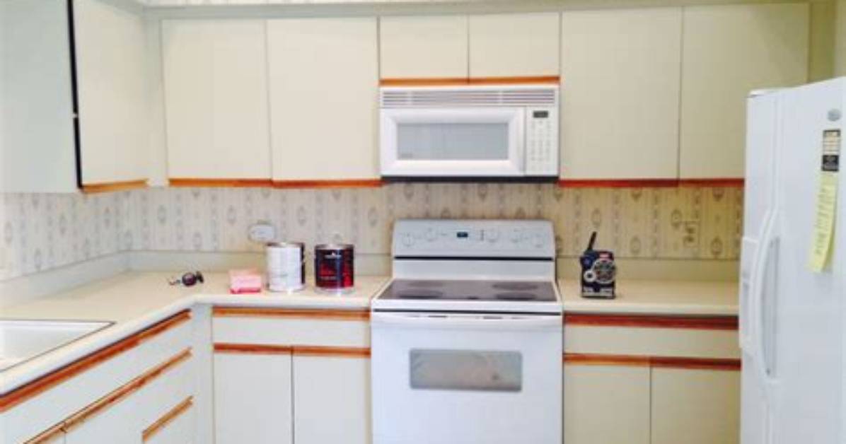 Remodeling Ideas for Kitchens with 1980S White Cabinets with Oak