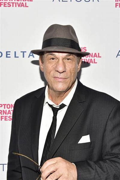Robert Davi Bio, Wiki, Age, Height, Family, Spouse, Wife, Children, Net Worth, Actor, Goonies, and Movies
