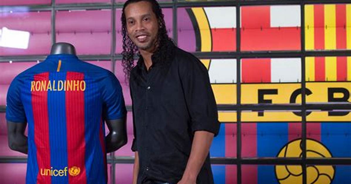 Ronaldinho Announces Retirement From
