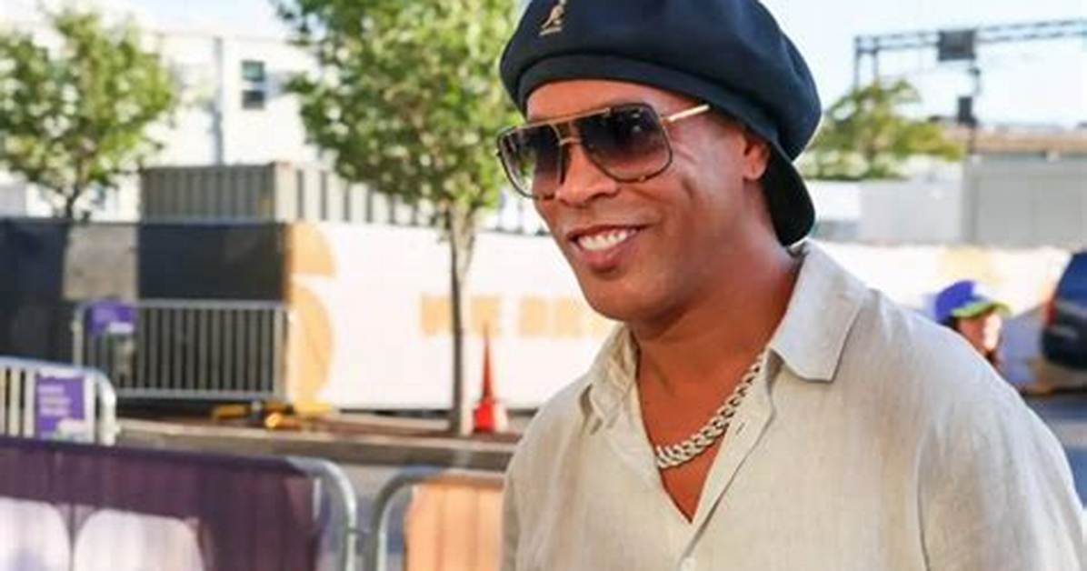 Ronaldinho Announces