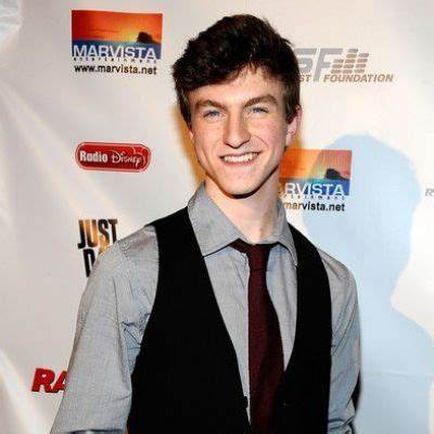 Rowen Kahn Wikipedia, Age, Height, Girlfriend, Instagram