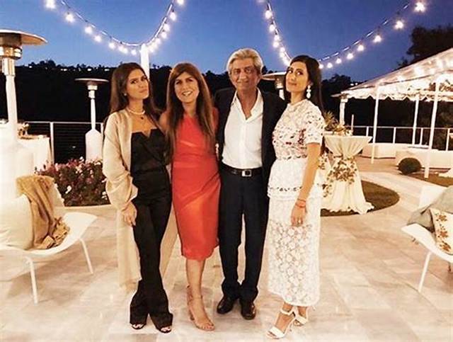Roxy Sowlaty Bio, Wiki, Age, Parents, Father, Husband, Wedding, Net Worth,