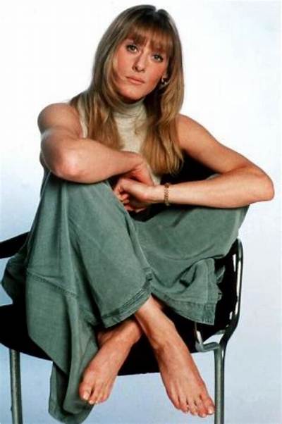 Sarah Lancashire Height in Feet: a Comprehensive Look at the Renowned Actress