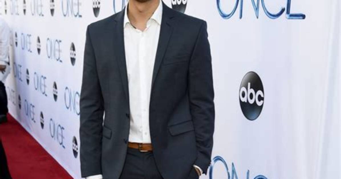 Scott Michael Foster Height Weight Net Worth Age Birthday Wikipedia Who
