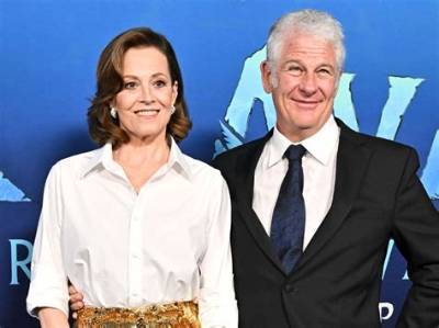 Sigourney Weaver's Husband: a Deep Dive into Their 39 Year's of Enduring Love - Sarkariresult