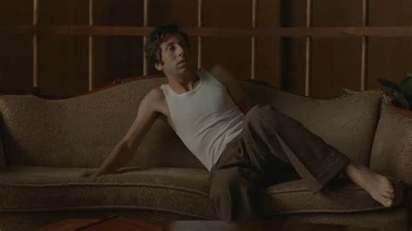 Simon Helberg Feet: Exploring the Unique Traits and Fascinating Facts About the Beloved Actor