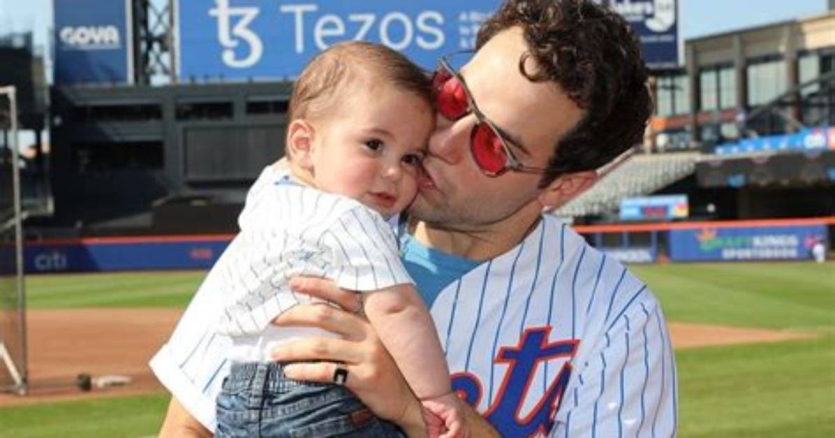 Skylar Astin Children: Does Skylar Astin Have Kids?