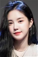 Son Na-Eun Bio, Wiki, Age, Height, Parents, Boyfriend, Tv Shows, Songs, and Net Worth
