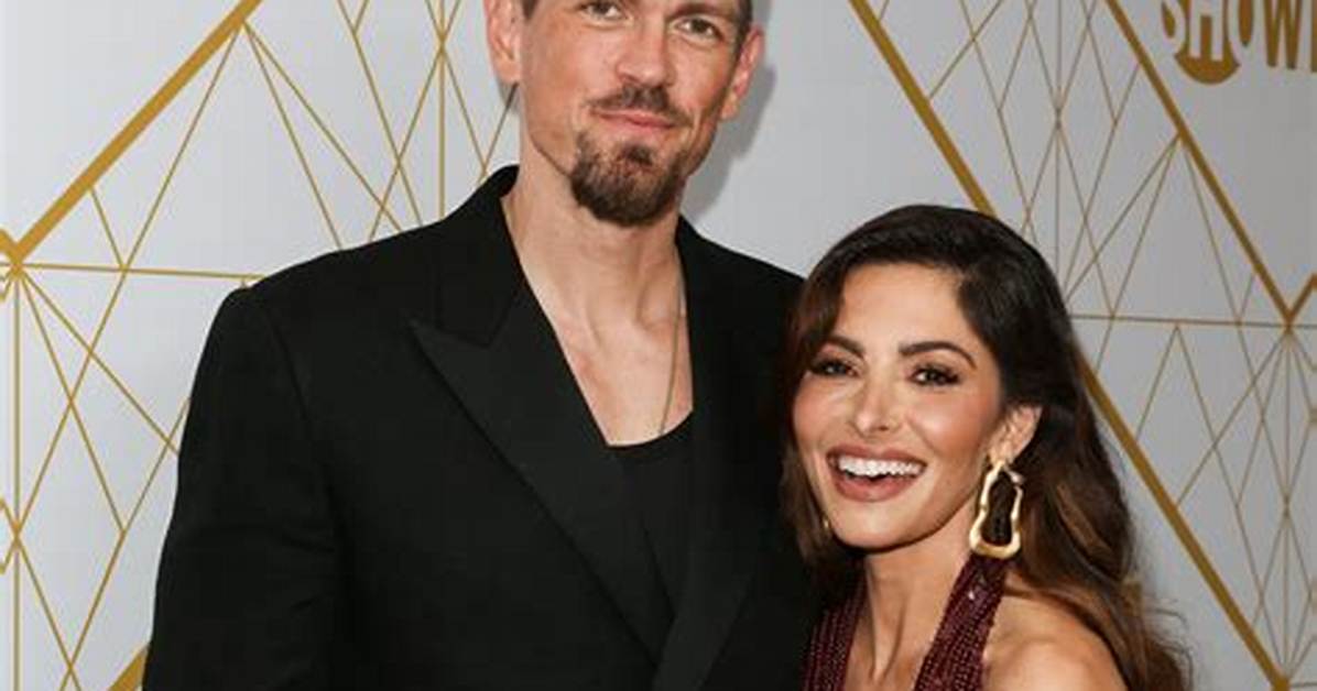Steve Howey's Relationships: Past & Present