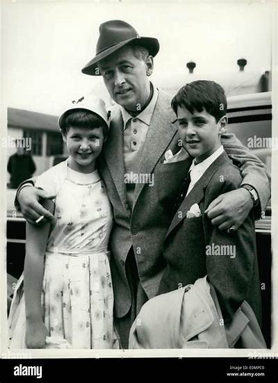 Stewart Granger – Biography, Height, Wife, Daughter, Net Worth, Death