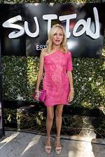 Sutton Stracke: Hottest Looks & Style