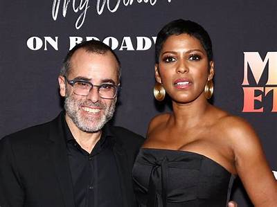 Tamron Hall Net Worth, Husband, Sister, Married, Height, Age, Bio