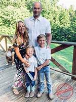 Tayla Lynn Family Life with Husband and Parents