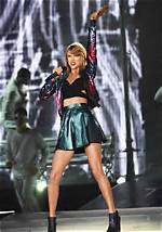 Taylor Swift 1989 Tour: the Iconic Concert Experience!