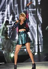 Taylor Swift 1989 Tour: the Iconic Concert Experience!