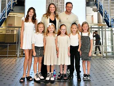The Busbys on 'Outdaughtered' Still Somehow Make Time for Date Night