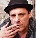 Tom Sizemore: Dating, Net Worth, Tattoos, Smoking & Body Facts
