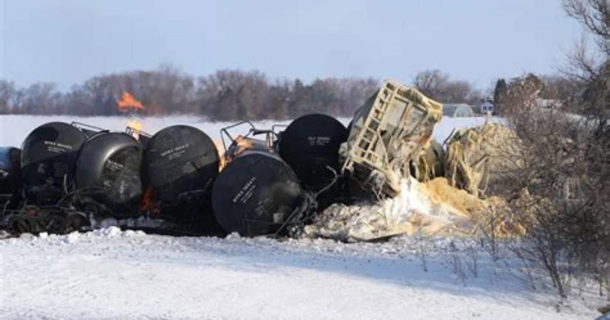 Train Derailment in Minnesota Spills