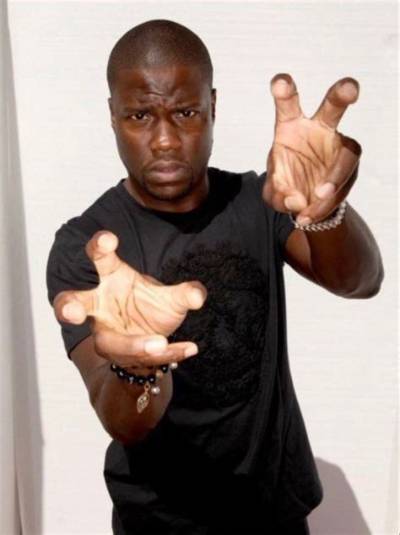 Unveiling the Cat Claw Celebrity Pose: a Trend That Captivates