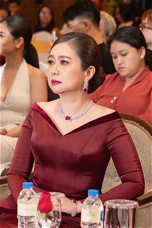 Unveiling the World of Lin Zarni Zaw: a Comprehensive Insight