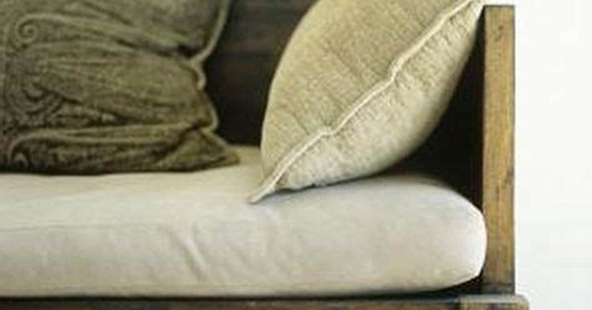 Upholstering a Trunk | Homesteady