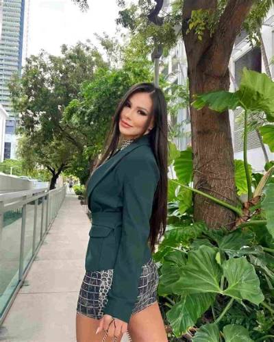 Vanessa Gomez Ksfy, Bio, Wiki, Age, Height, Husband, Salary, and Net Worth