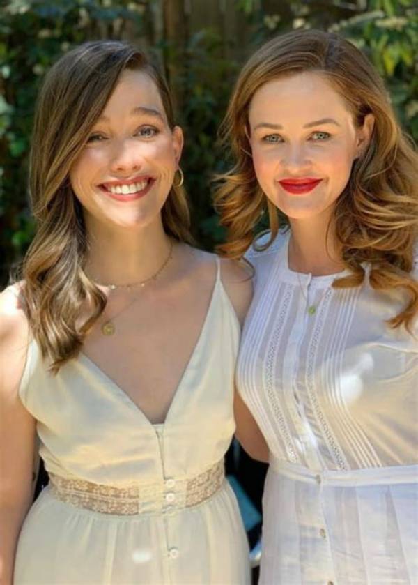 Victoria Pedretti Family