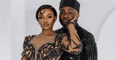 Video Hits Internet as Davido and Chioma Tattoo Each Other’s Names on Fingers with Their Wedding Rings
