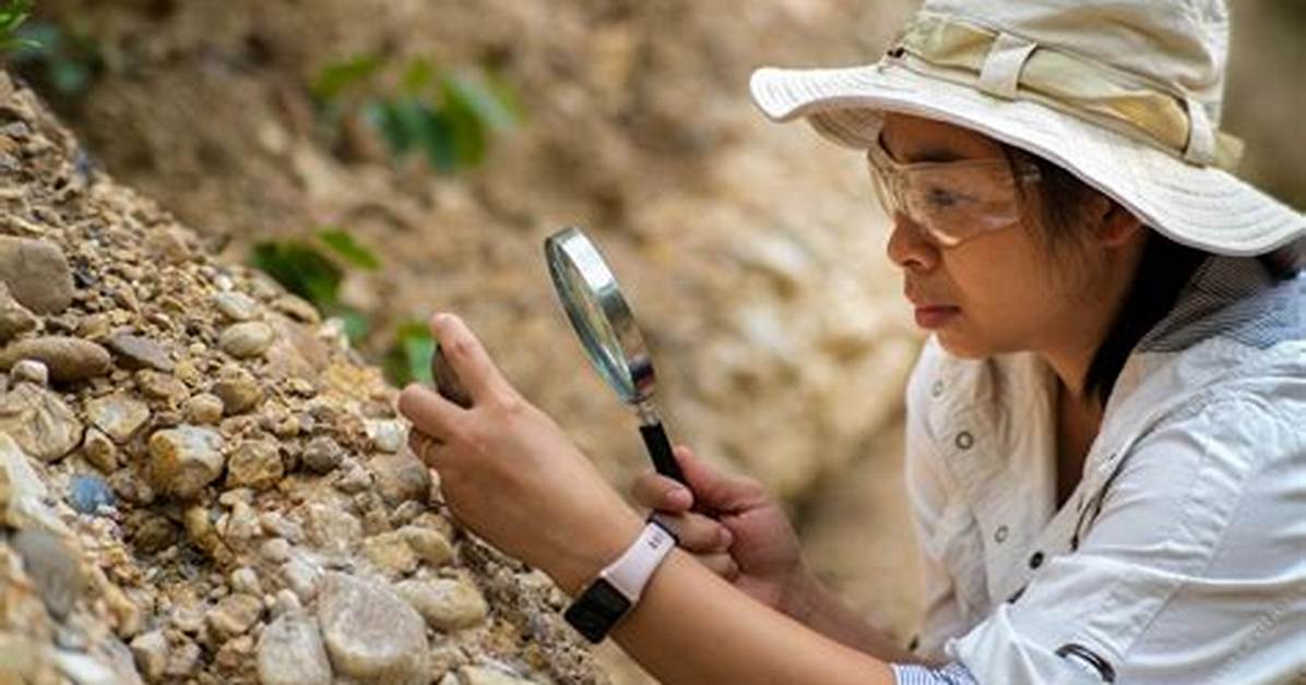 What Characteristics Do Geologists Observe When Studying a Rock Sample